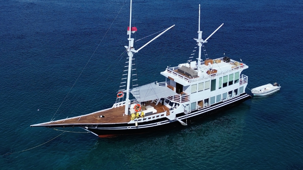 derya-phinisi-komodo