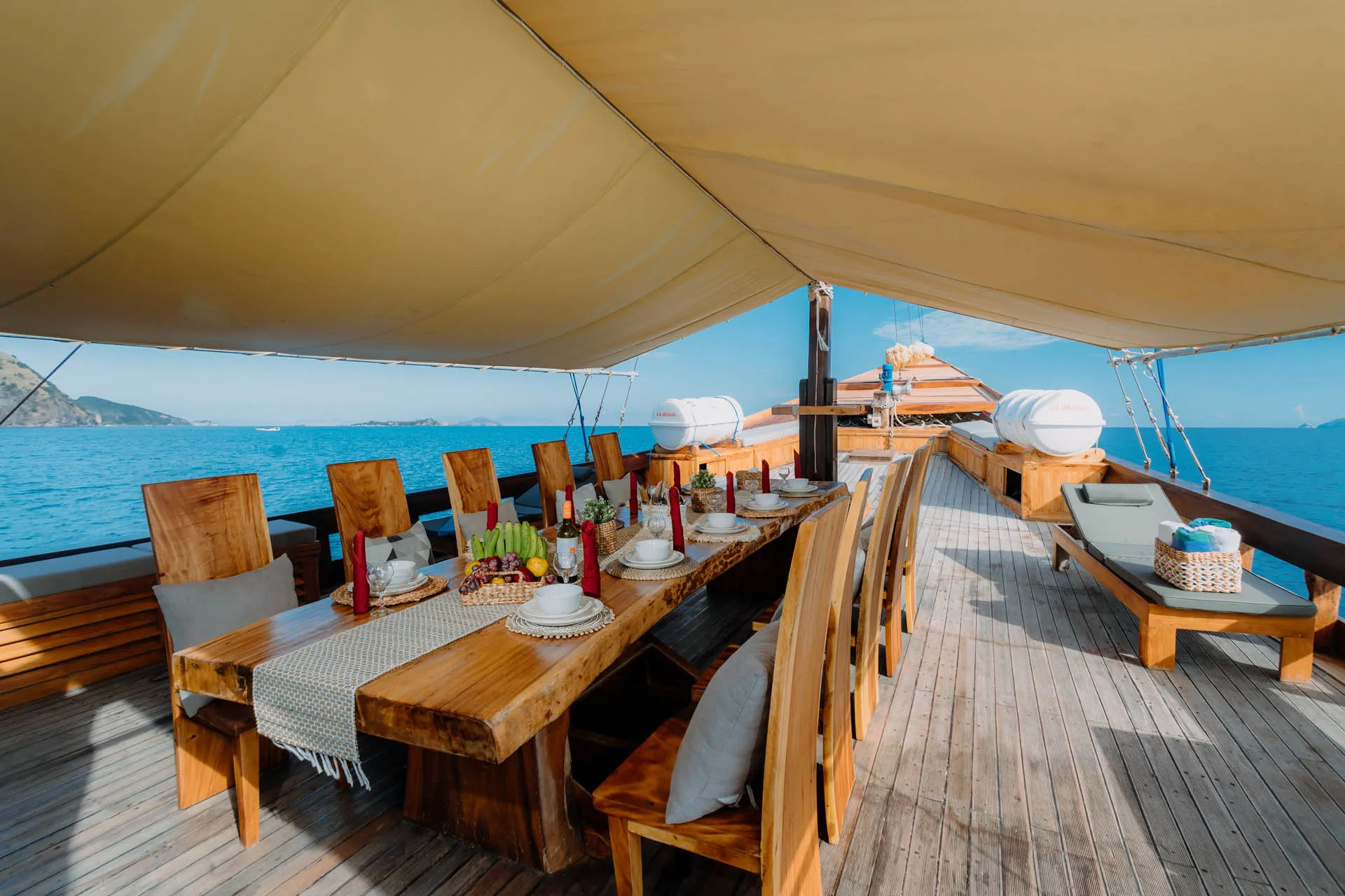 Outdoor-Dining-Area-Andamari