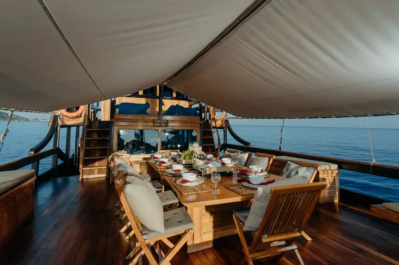 Outdoor-Dining-Area(1)