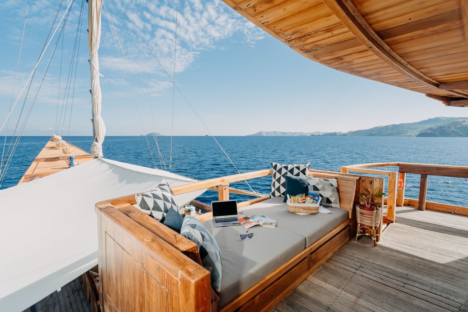 andamari-liveaboard-outdoor-area
