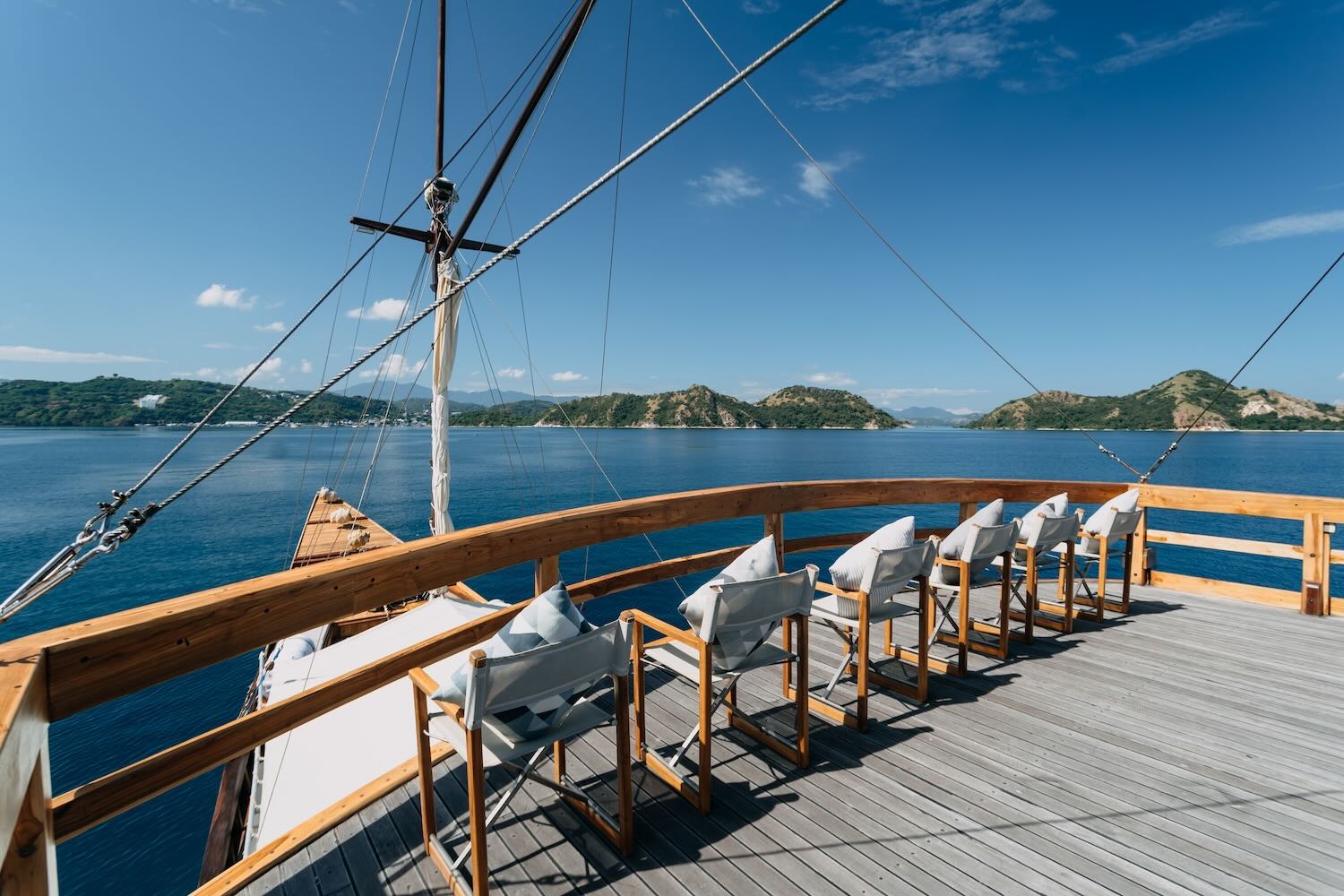 andamari-liveaboard-rooftop