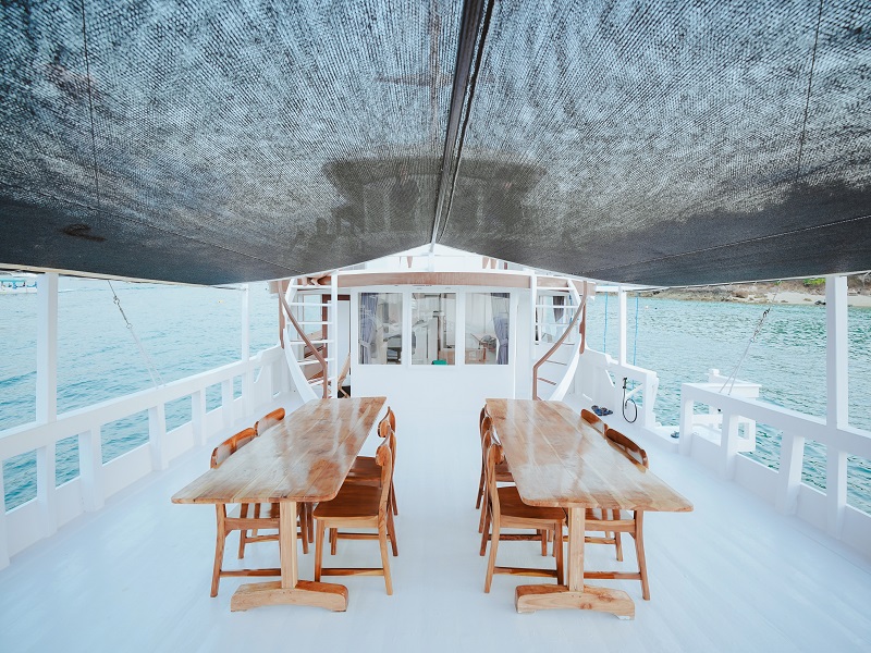 outdoor dining room1