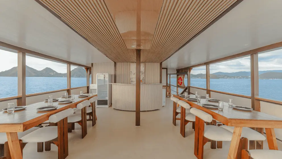 boat-sora-labuan-bajo