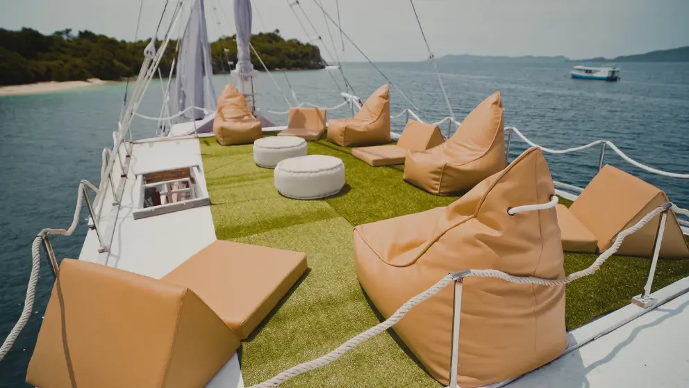boat-akassa-komodo