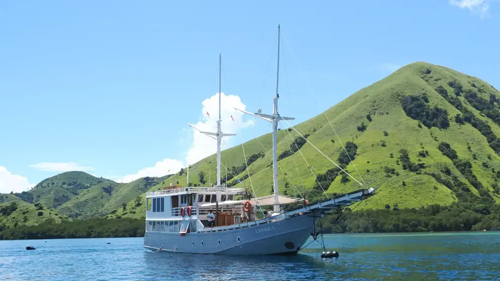 tour-komodo-lanakila-boat